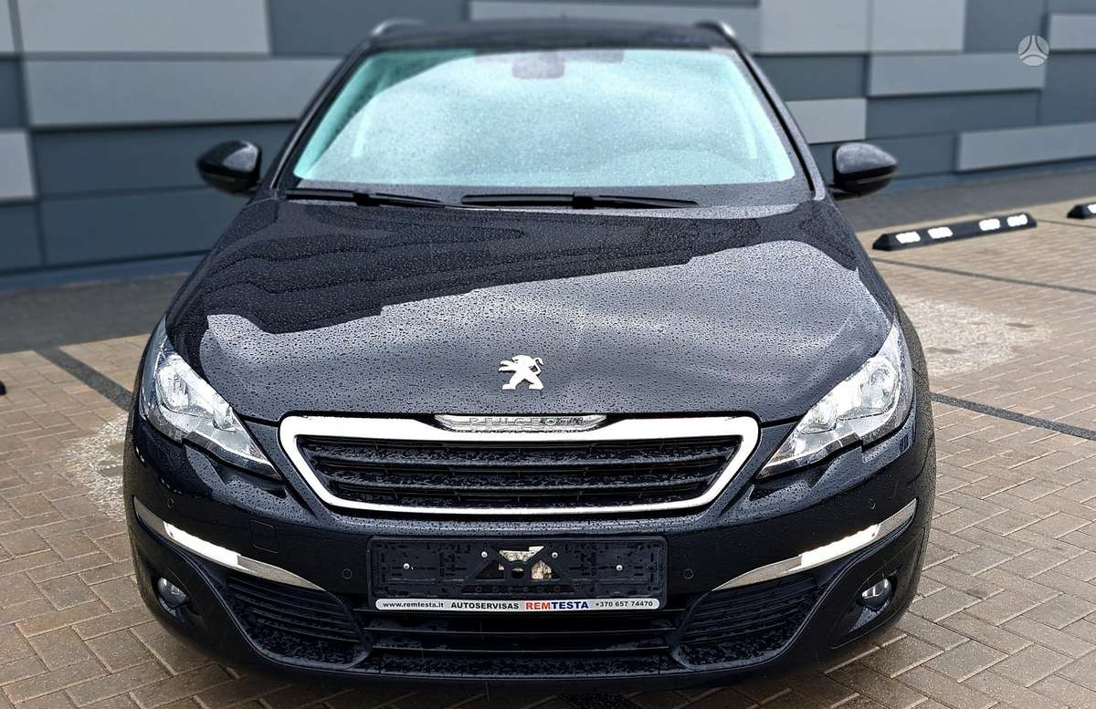 Peugeot 308 2014 — вигляд ззаду