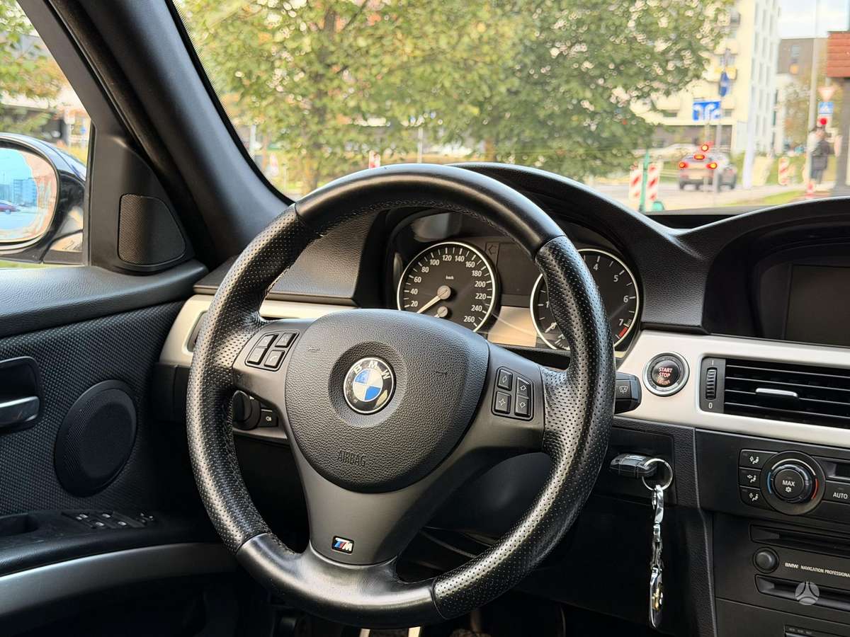 BMW 325 2005 — photo 13