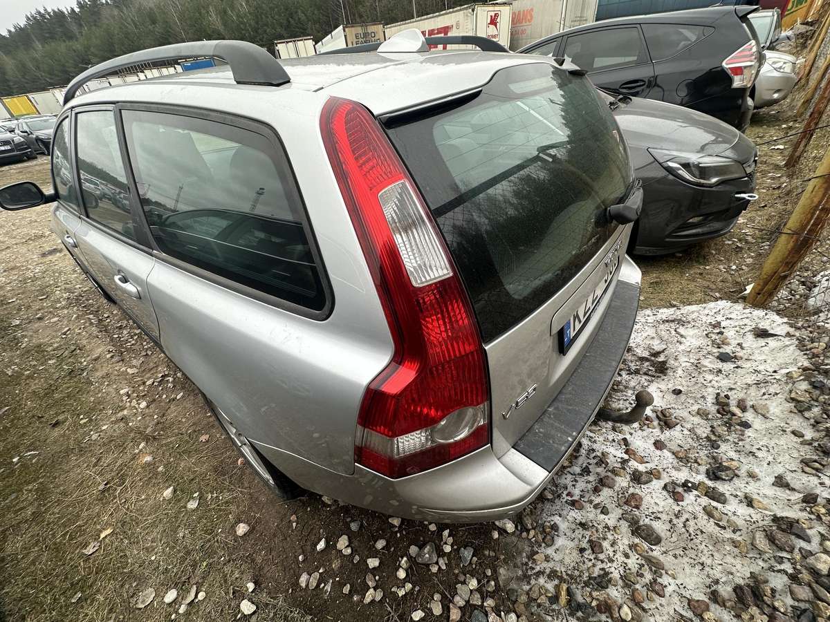 Volvo V50 2007 — engine 1999 cm³, 136 HP (100kW)