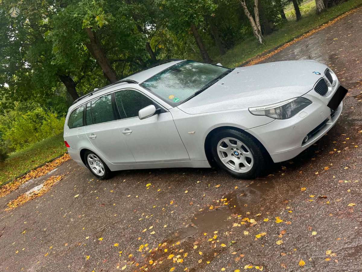BMW 525 2006 — салон