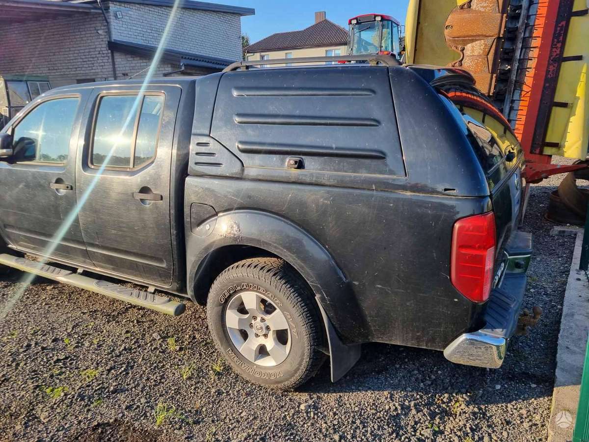 Nissan Navara 2008 — салон