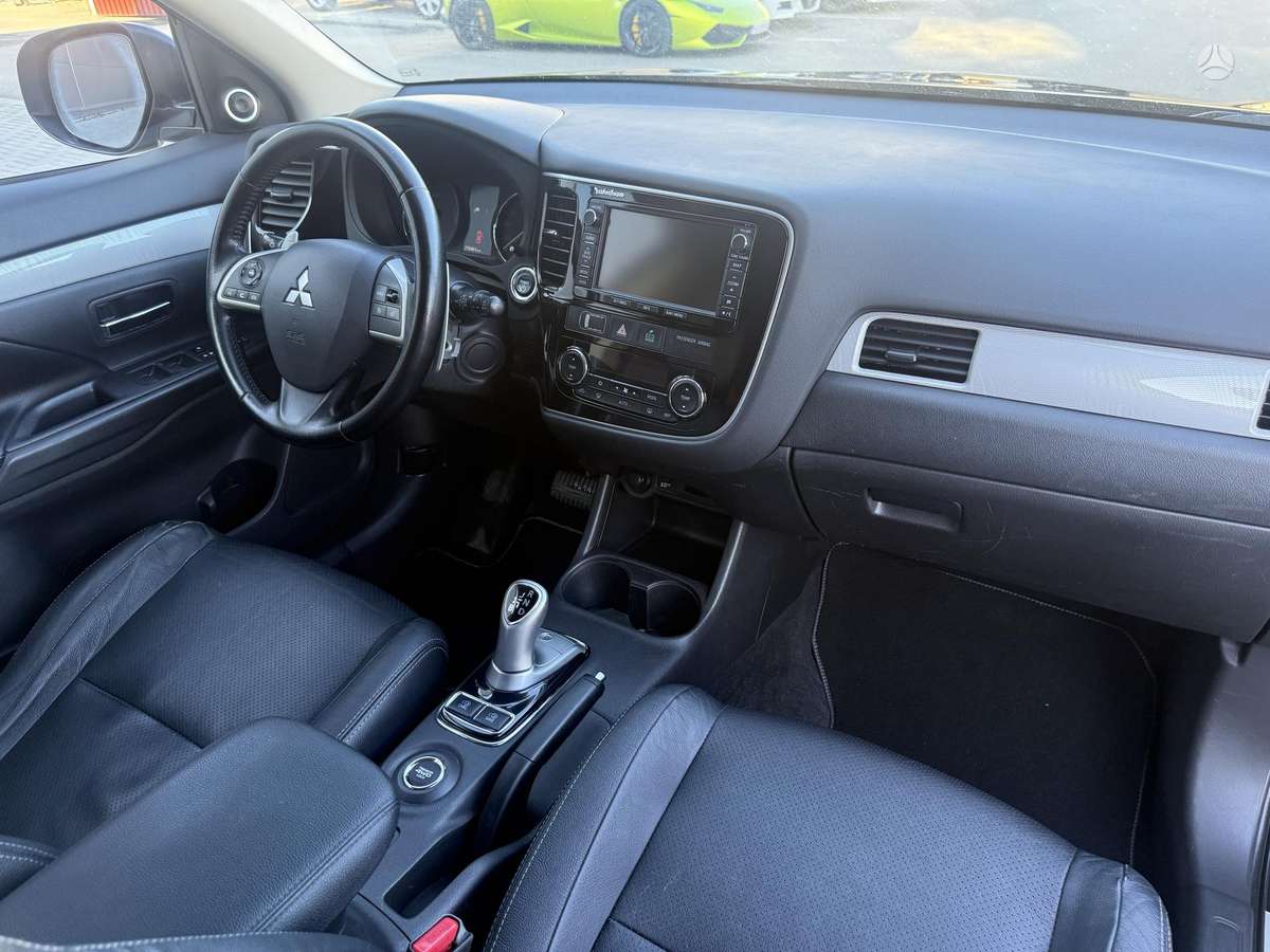 Mitsubishi Outlander 2013 — photo 11