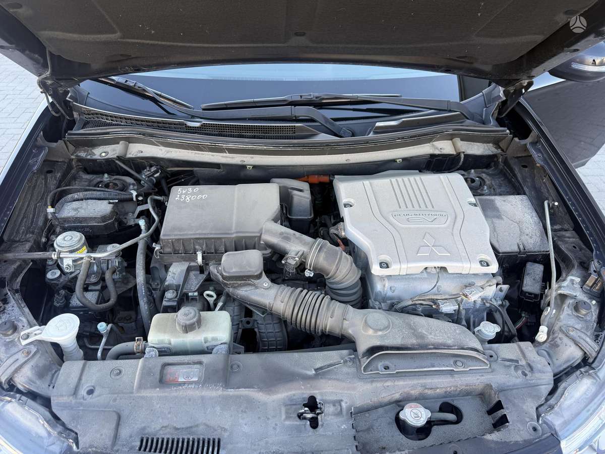Mitsubishi Outlander 2013 — photo 21