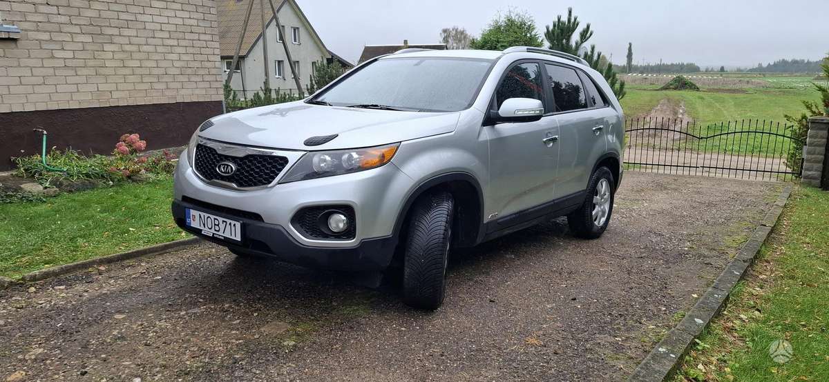 Kia Sorento 2009 — rear view