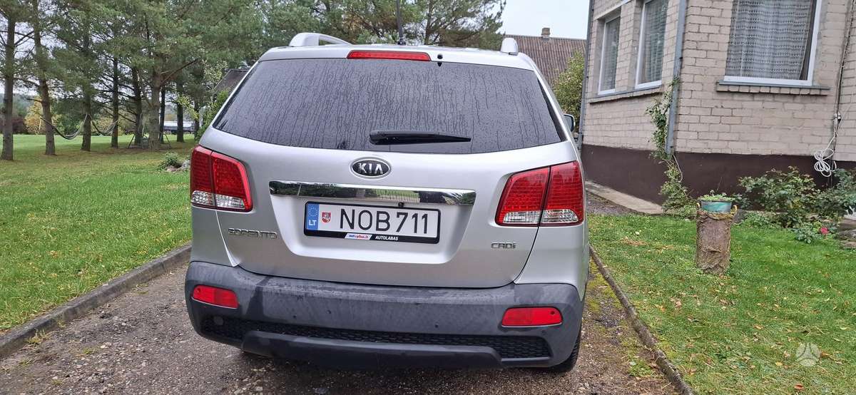 Kia Sorento 2009 — interior