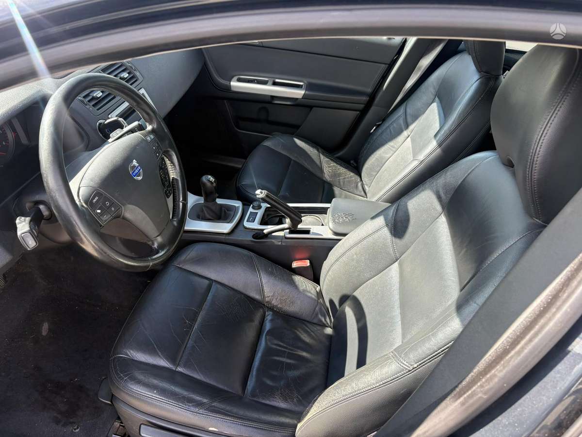 Volvo V50 2009 — photo 10