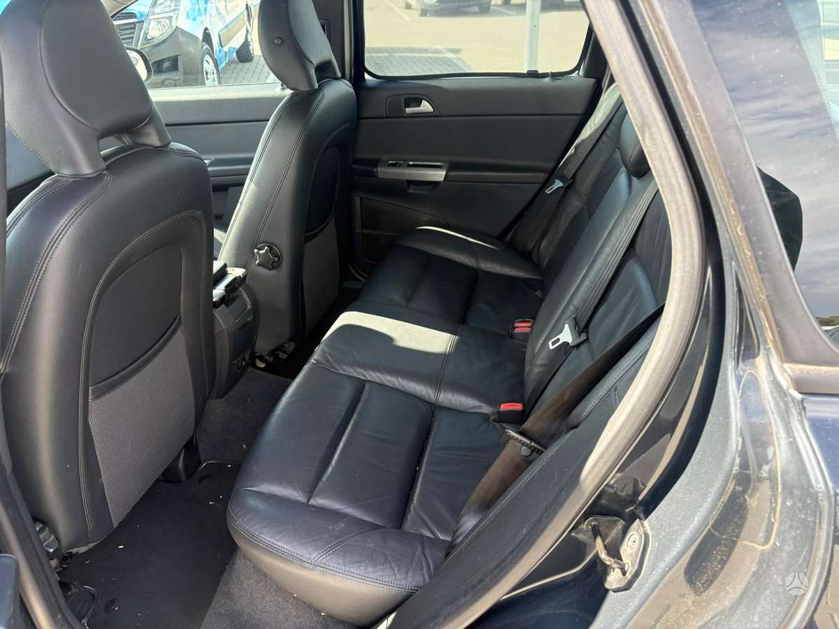 Volvo V50 2009 — photo 12