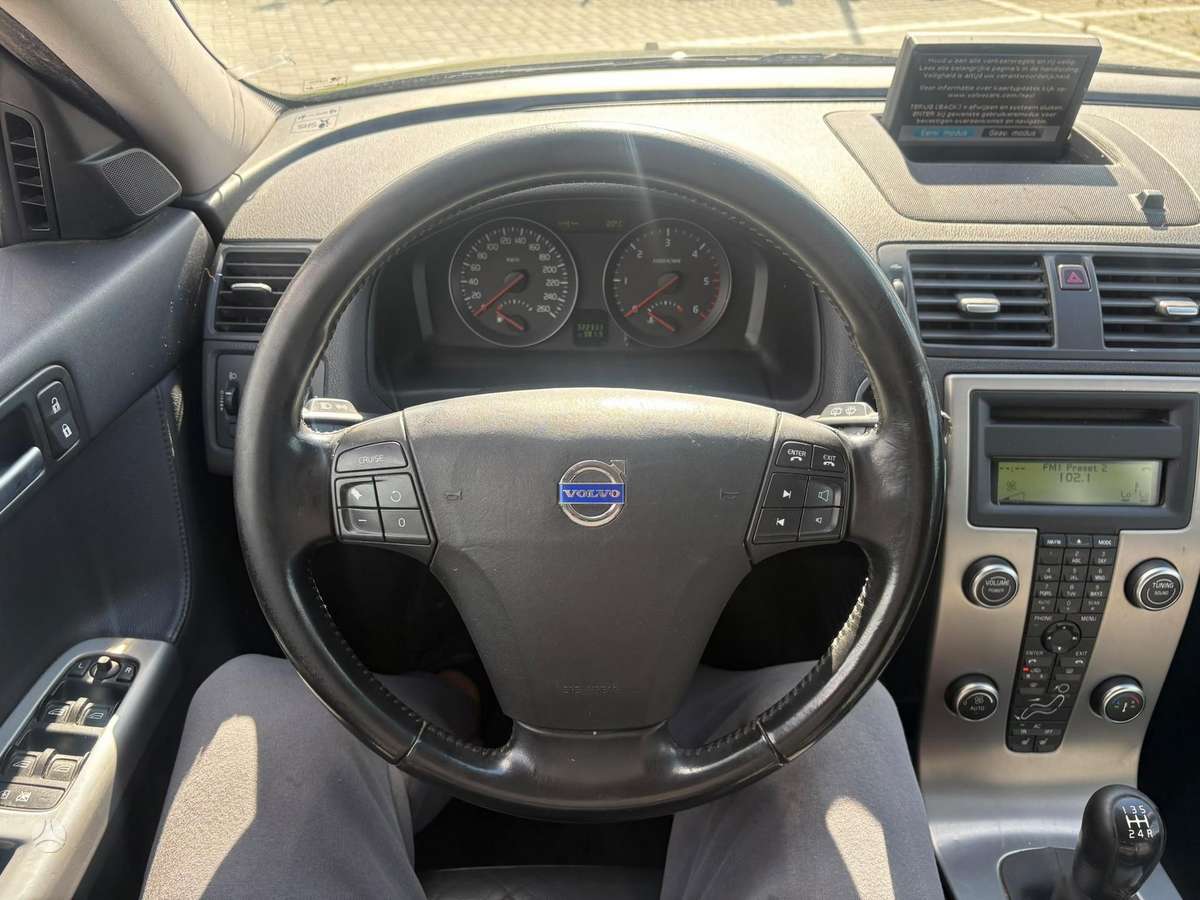 Volvo V50 2009 — photo 14