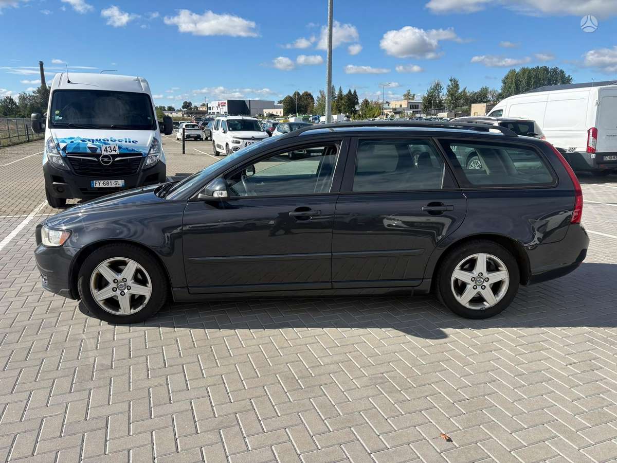 Volvo V50 2009 — engine 1560 cm³, 109 HP (80kW)