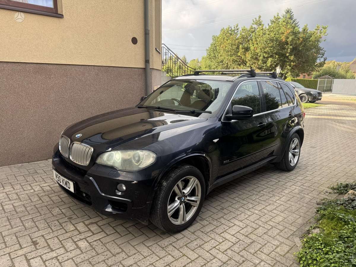 BMW X5 2009 — салон
