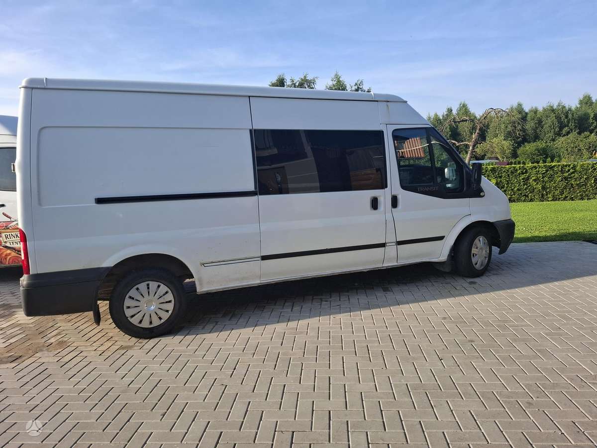 Ford Transit 2011 — rear view