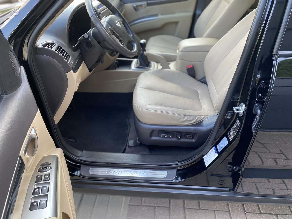 Hyundai Santa 2011 — photo 23