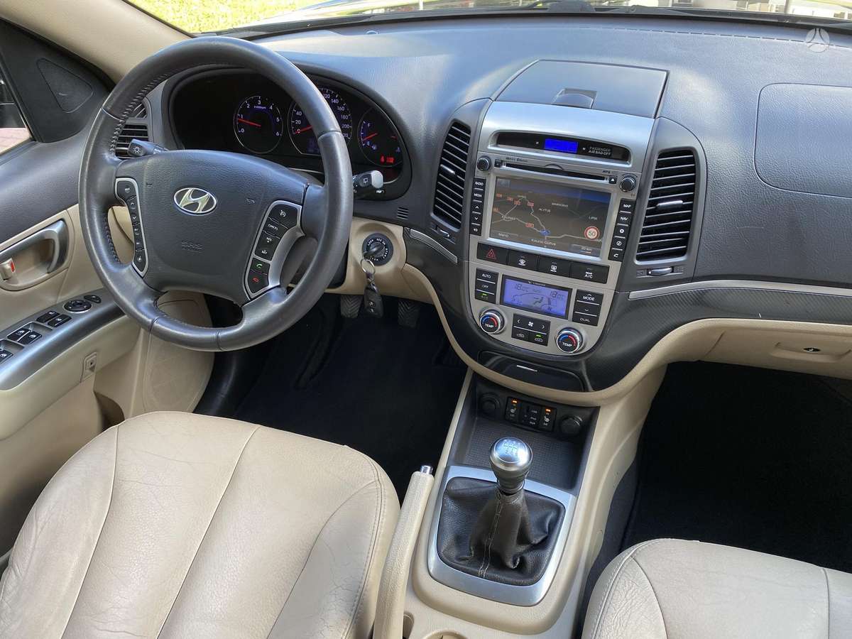 Hyundai Santa 2011 — photo 26