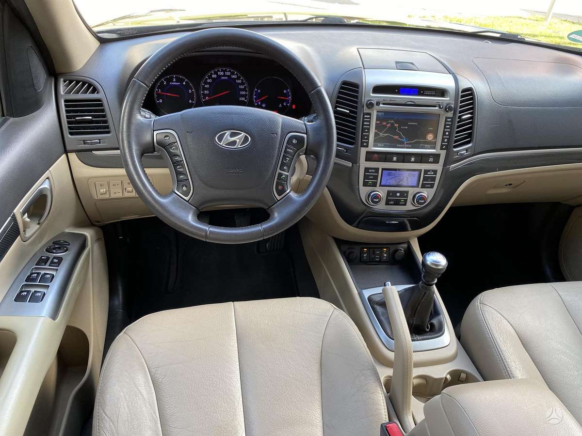 Hyundai Santa 2011 — photo 29