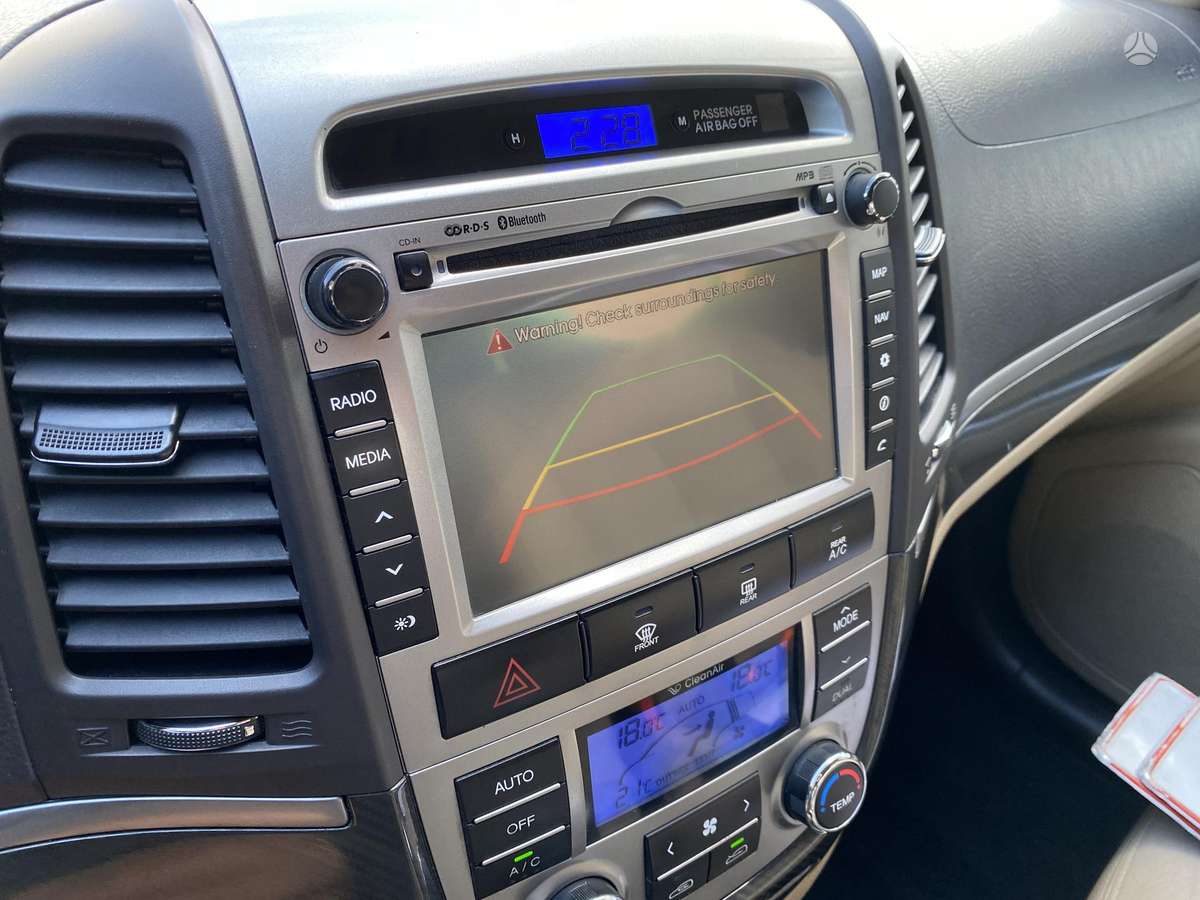 Hyundai Santa 2011 — photo 33