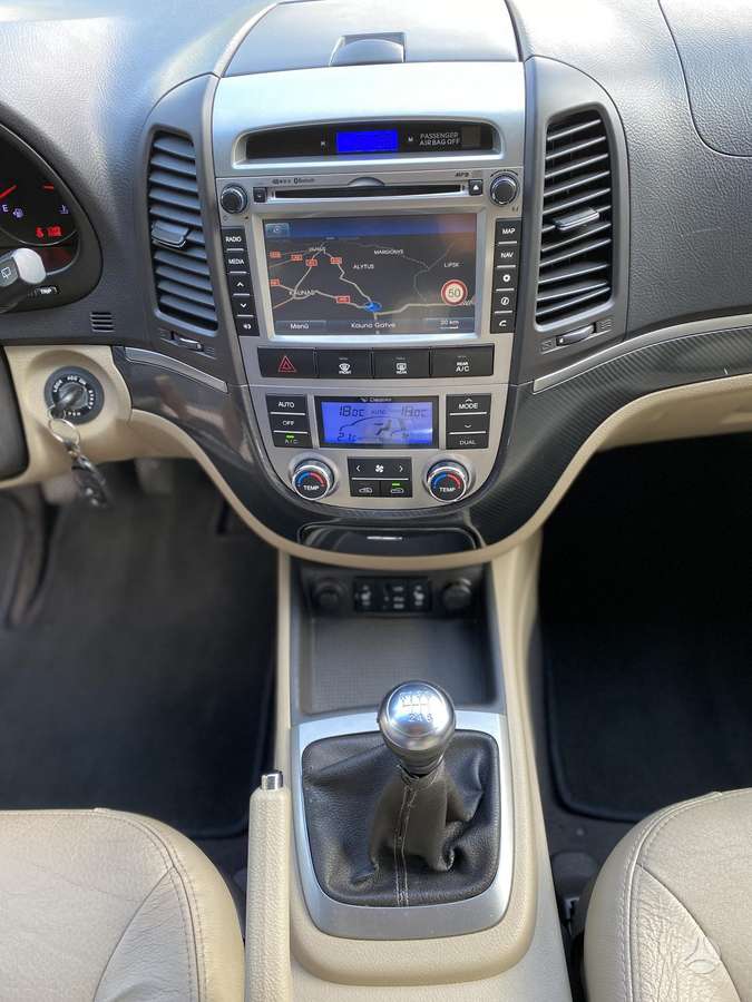 Hyundai Santa 2011 — photo 34