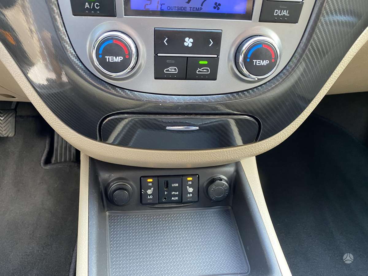Hyundai Santa 2011 — photo 38