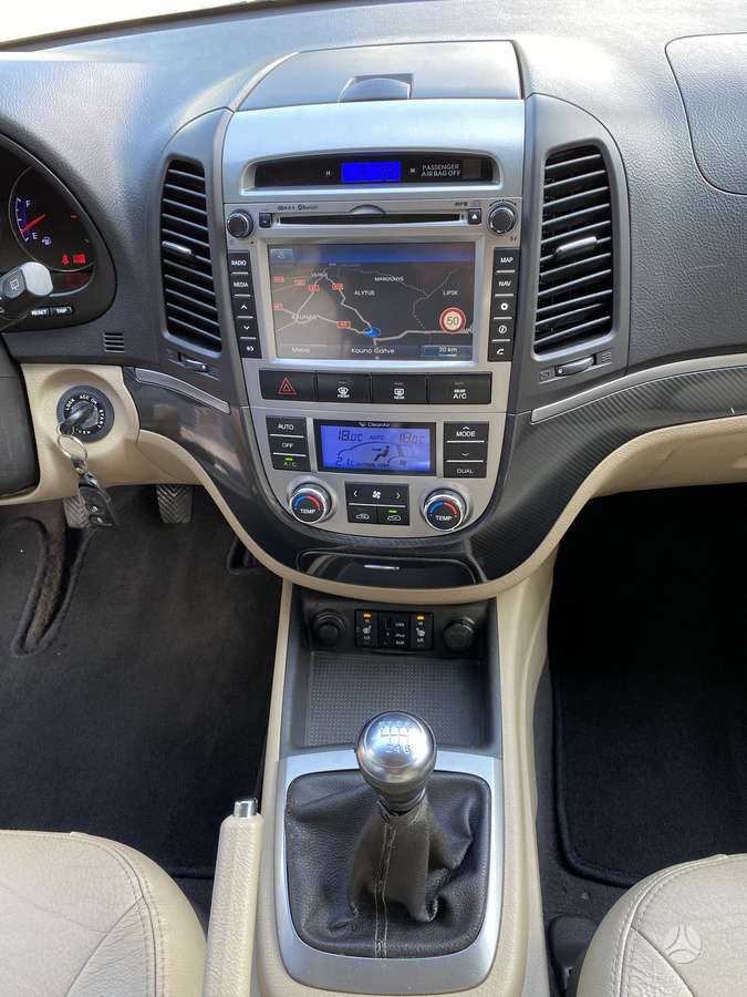 Hyundai Santa 2011 — photo 39