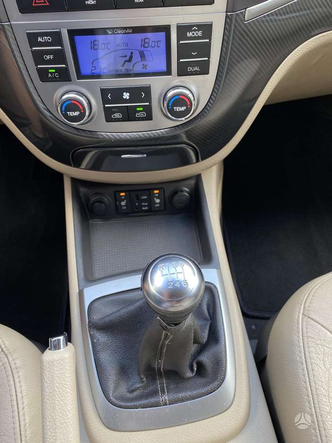 Hyundai Santa 2011 — photo 40
