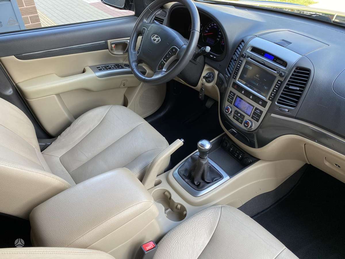 Hyundai Santa 2011 — photo 43