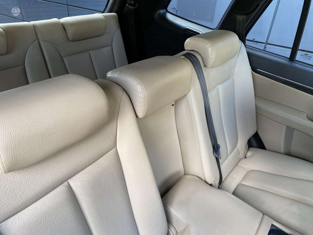 Hyundai Santa 2011 — photo 48