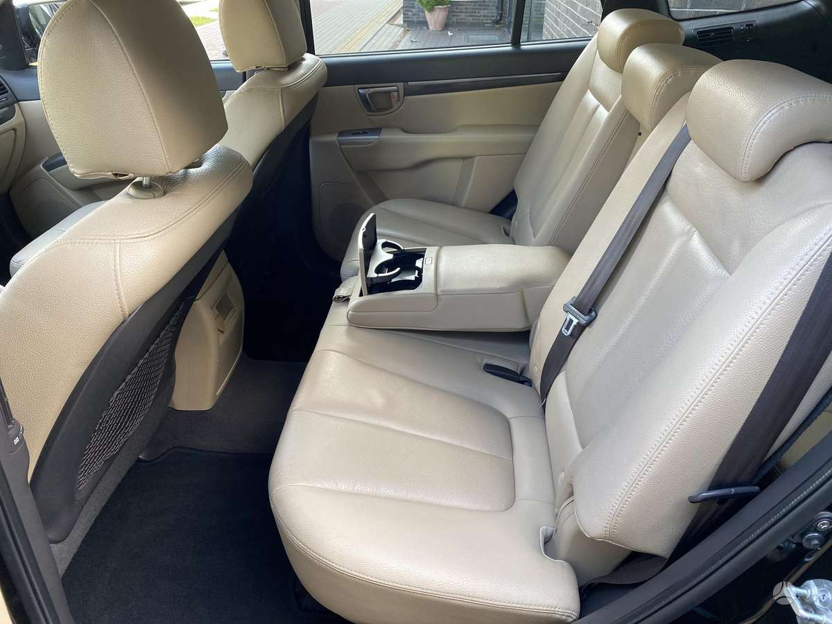 Hyundai Santa 2011 — photo 51