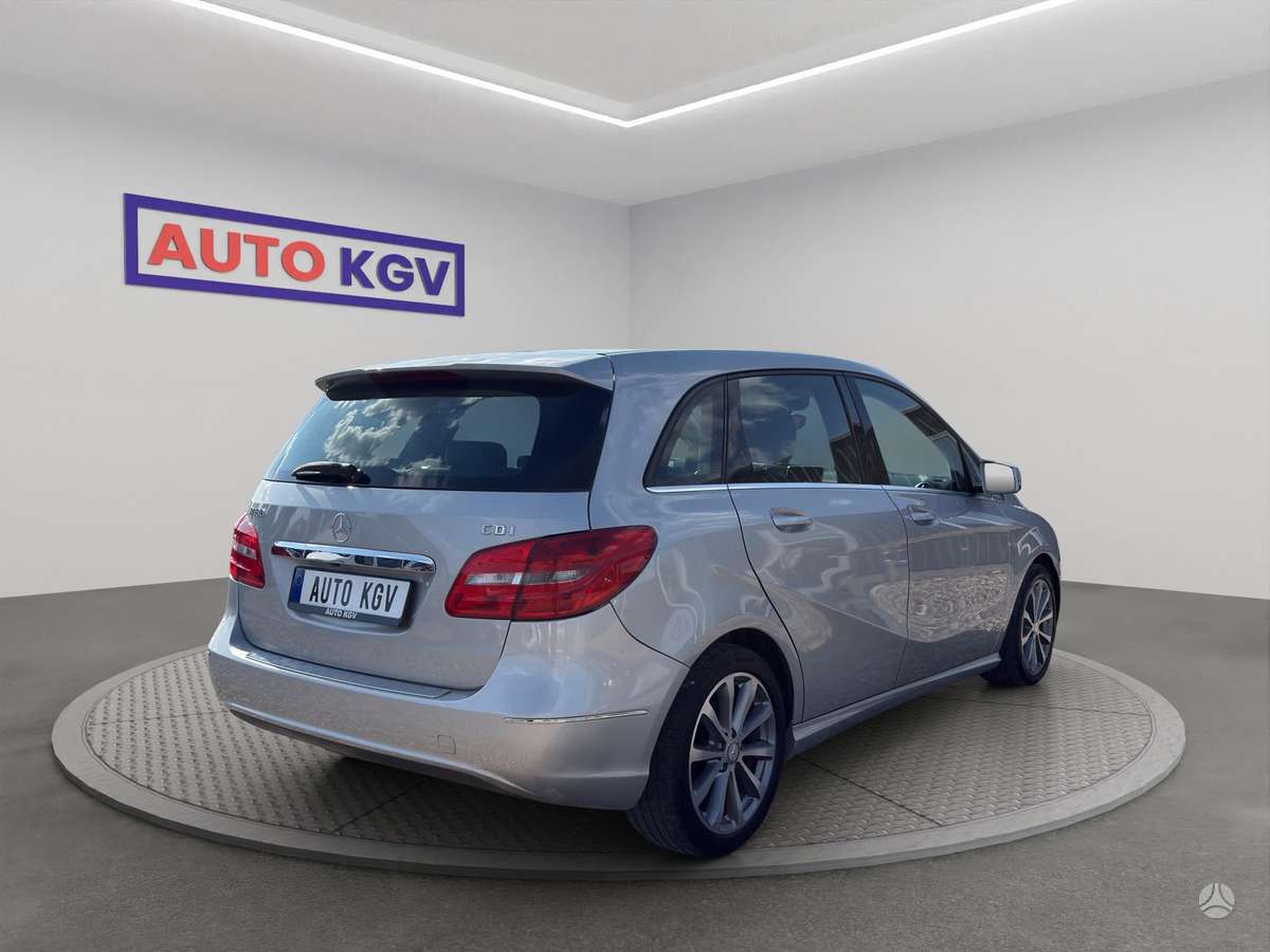 Mercedes-Benz B180 2013 — photo 5