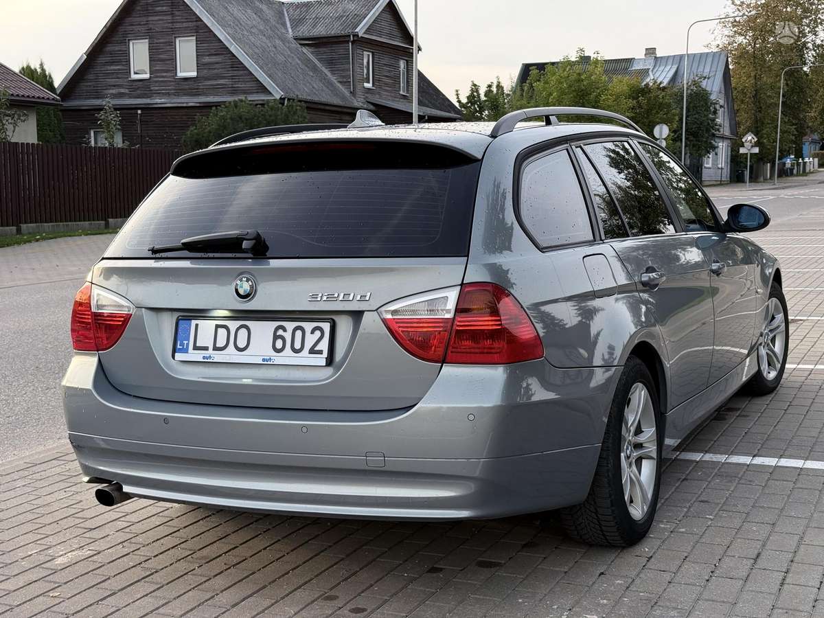 BMW 320 2006 — interior
