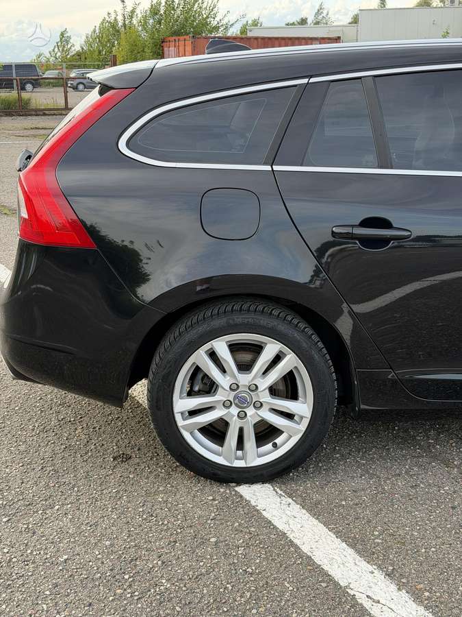 Volvo V60 2014 — photo 12