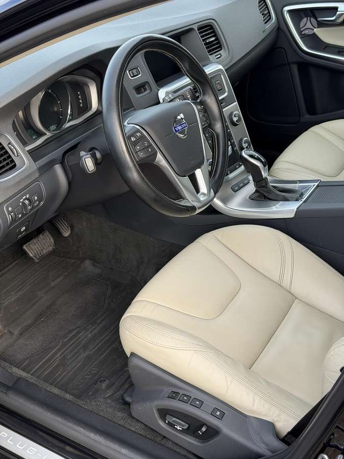 Volvo V60 2014 — photo 15