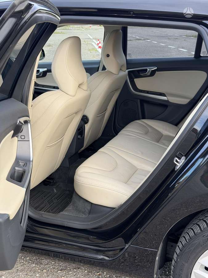 Volvo V60 2014 — photo 17