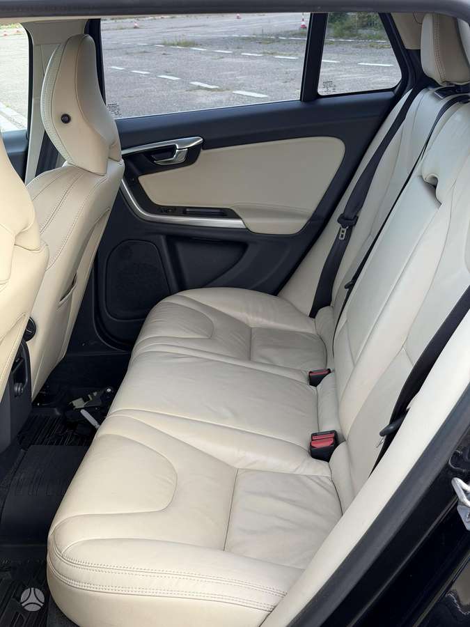 Volvo V60 2014 — photo 18