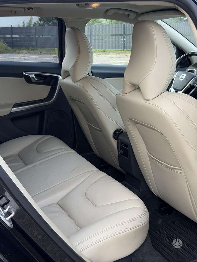Volvo V60 2014 — photo 22