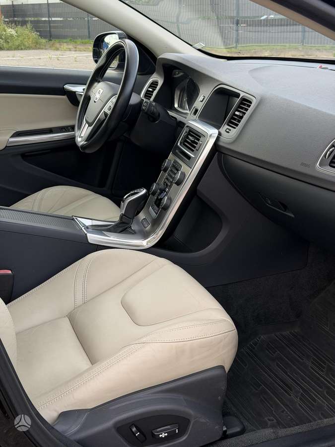 Volvo V60 2014 — photo 23