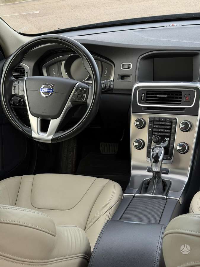 Volvo V60 2014 — photo 25