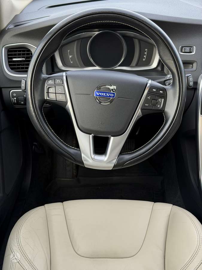 Volvo V60 2014 — photo 27