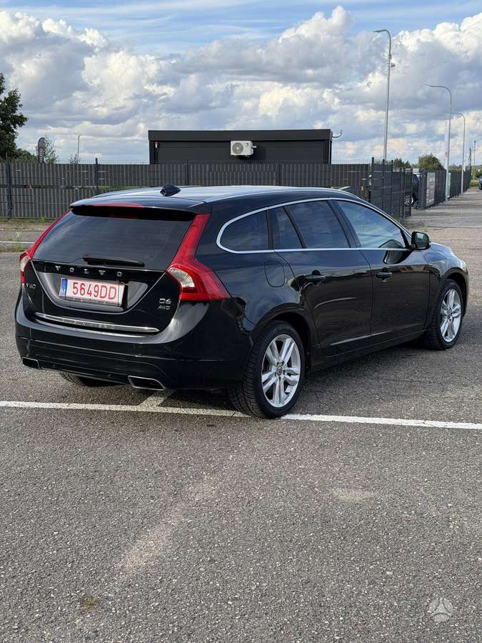 Volvo V60 2014 — interior