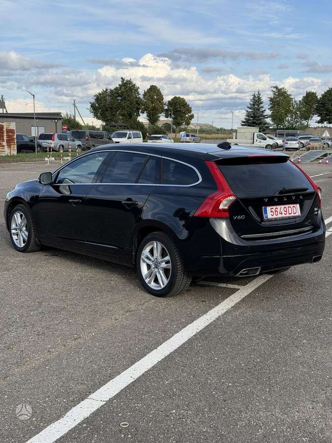 Volvo V60 2014 — engine 2400 cm³, 280 HP (206kW)