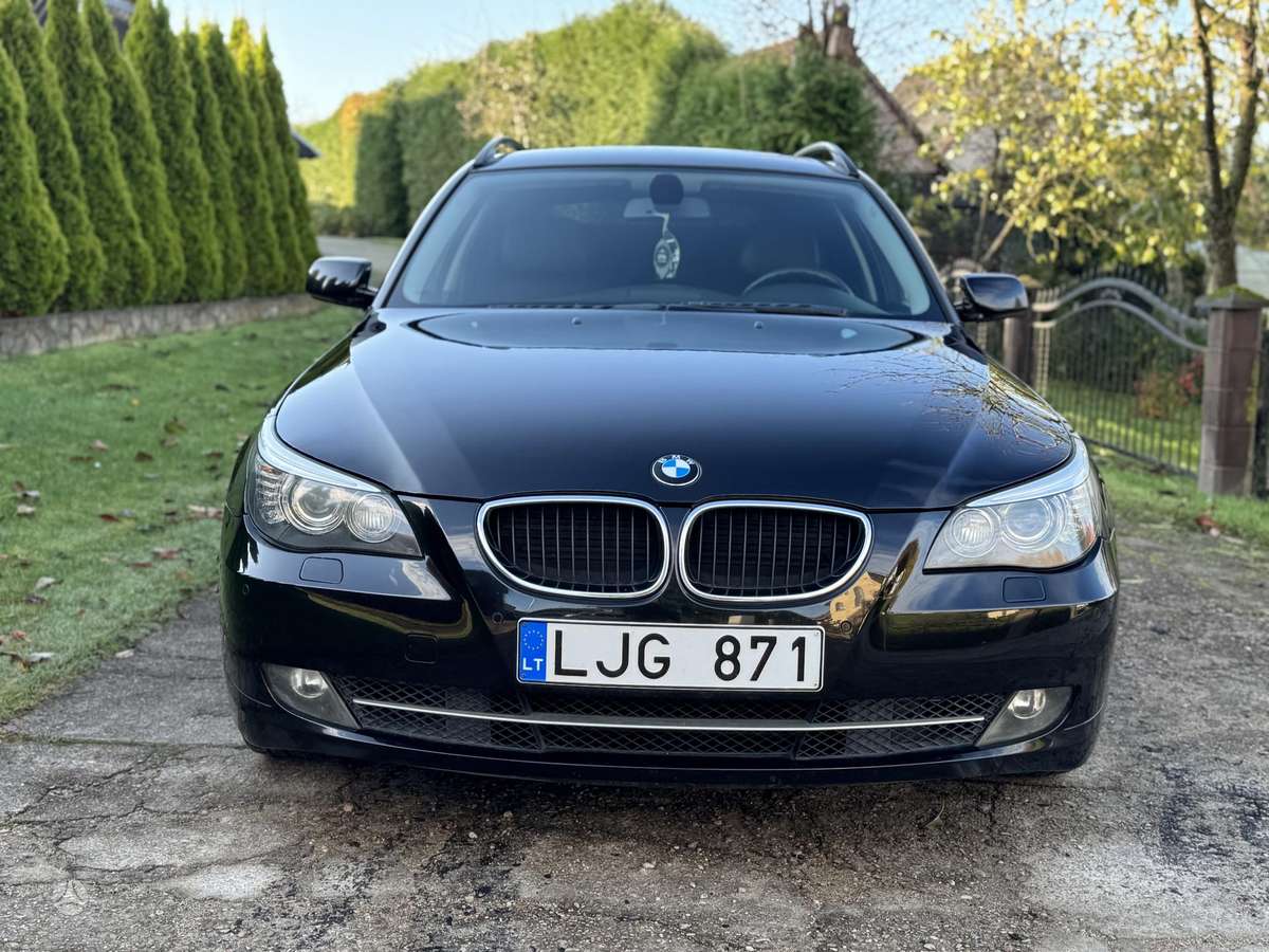 BMW 525 2008 — салон