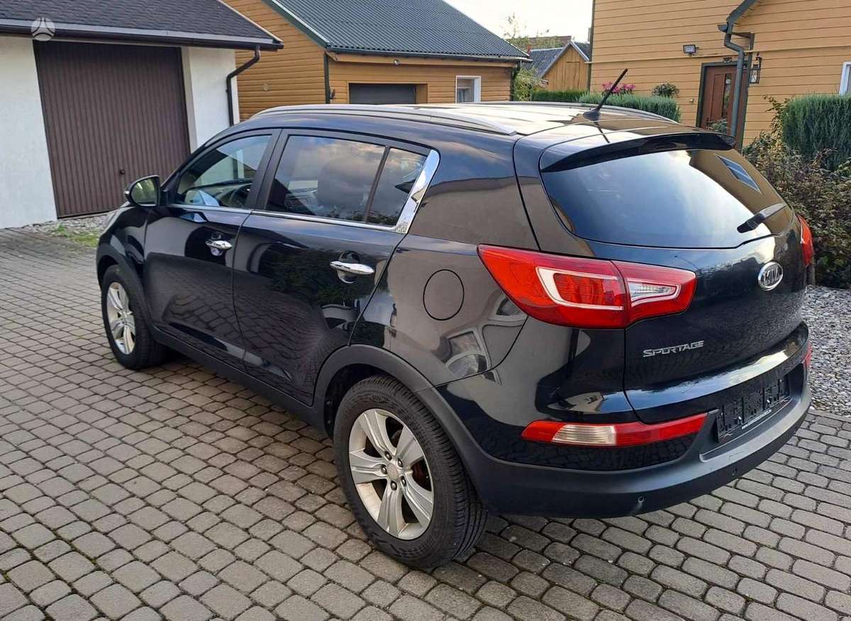 Kia Sportage 2011 — rear view