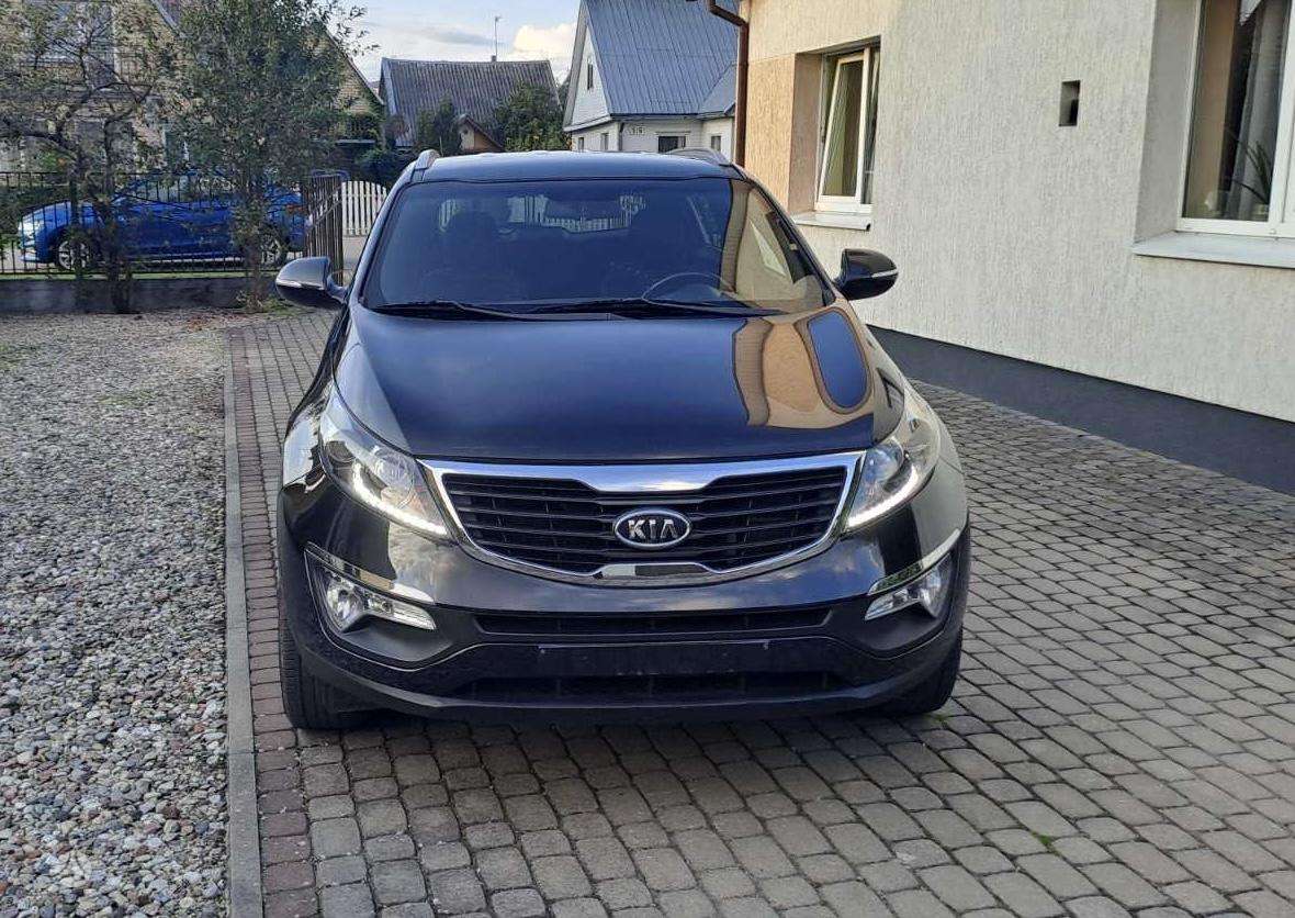 Kia Sportage 2011 — interior