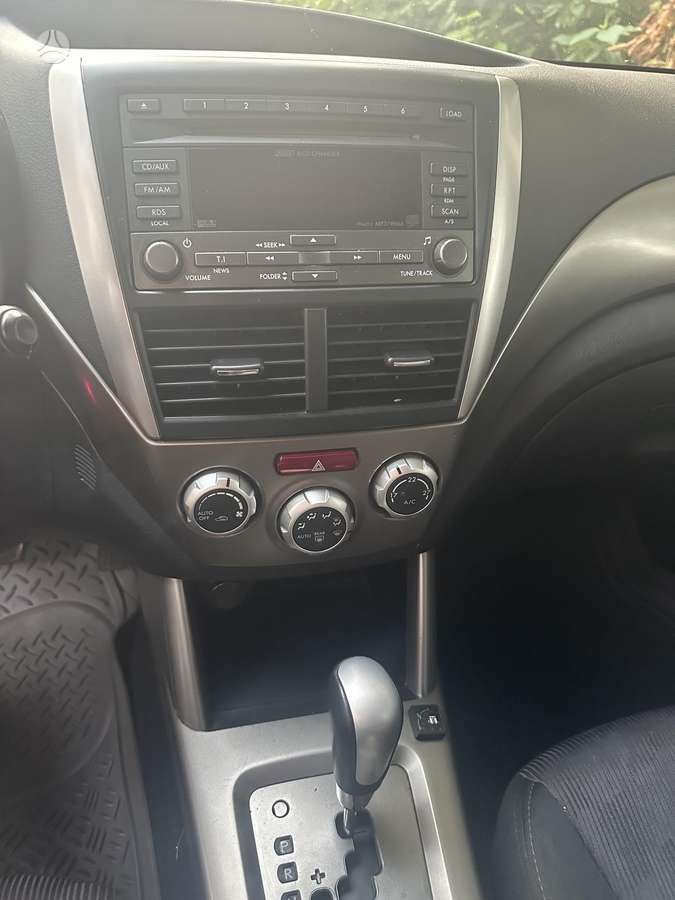 Subaru Forester 2010 — photo 9