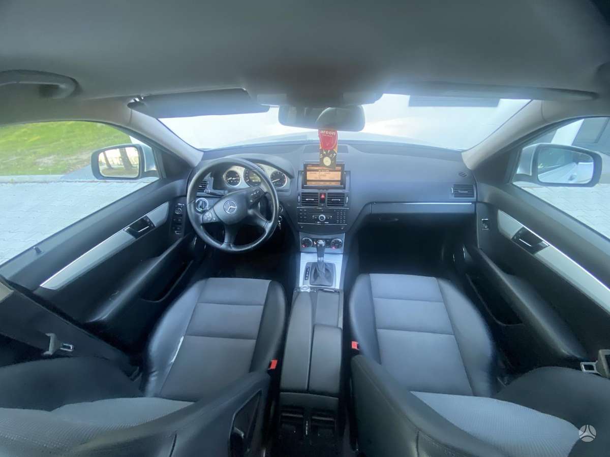 Mercedes-Benz C320 2009 — photo 11