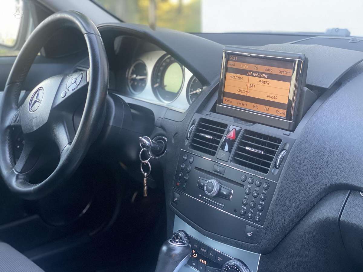 Mercedes-Benz C320 2009 — photo 12