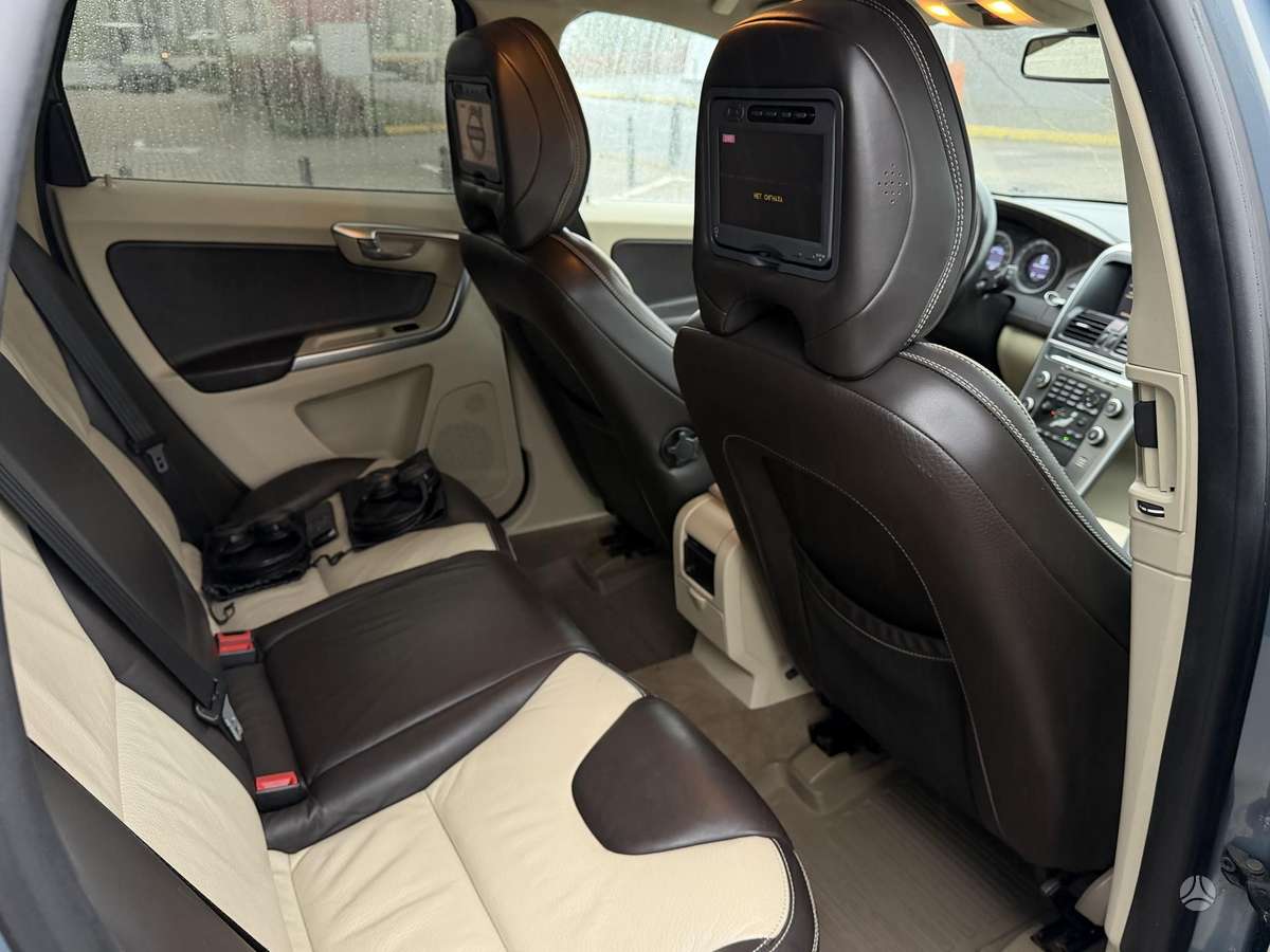 Volvo XC60 2011 — photo 15