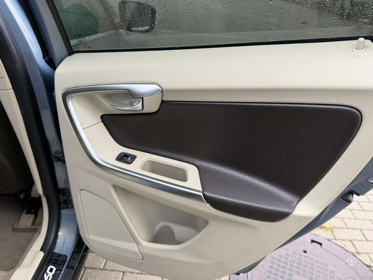 Volvo XC60 2011 — photo 16