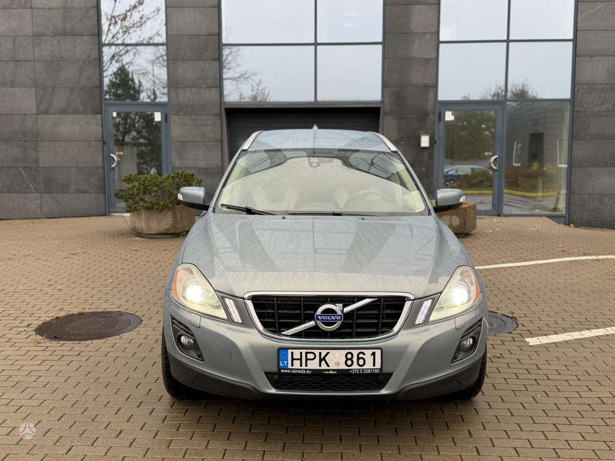 Volvo XC60 2011 — rear view