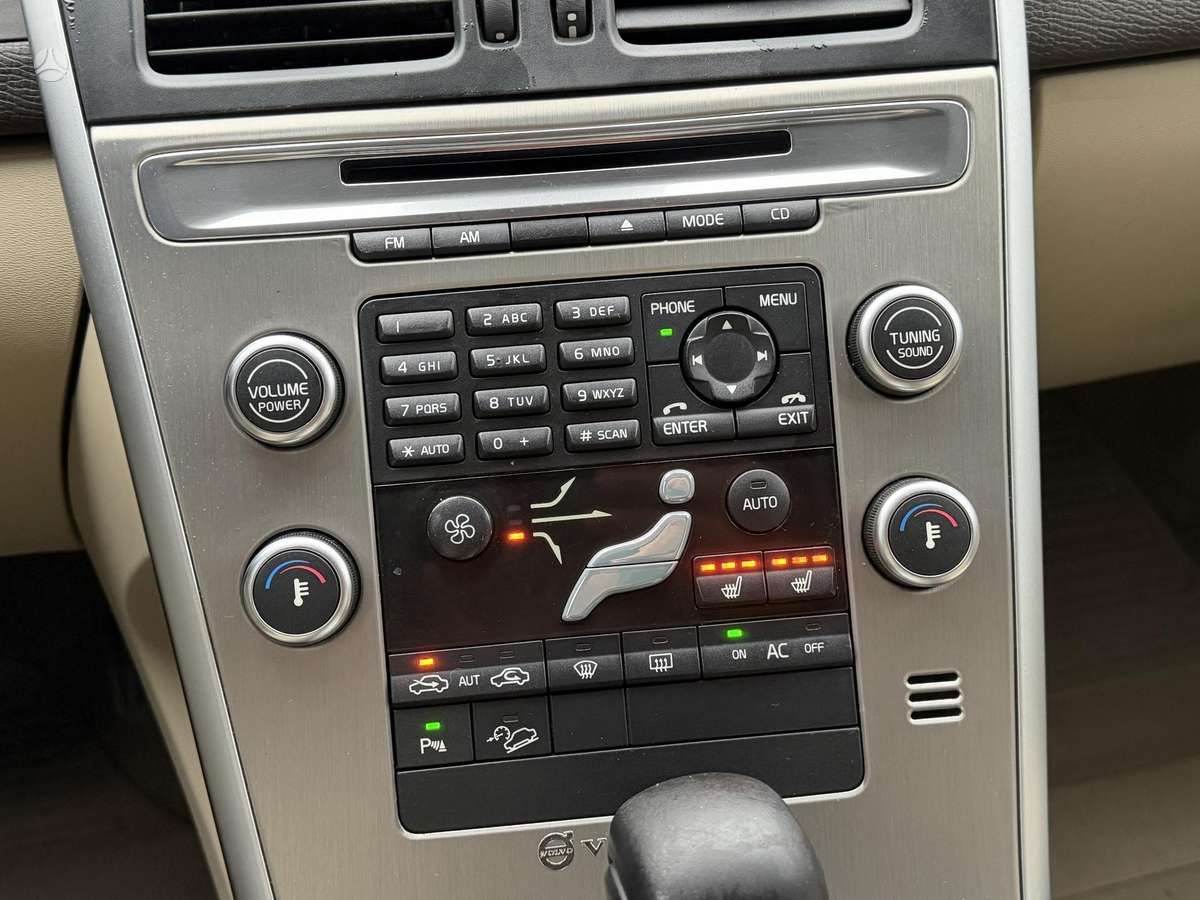 Volvo XC60 2011 — photo 20