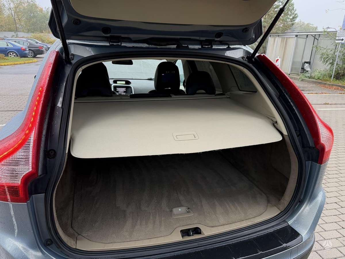 Volvo XC60 2011 — photo 22