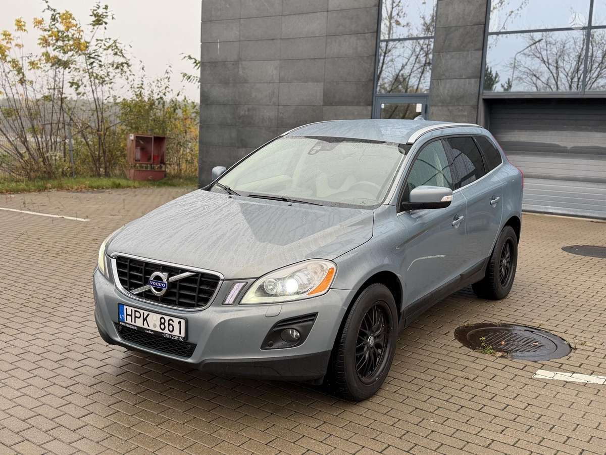 Volvo XC60 2011 — interior